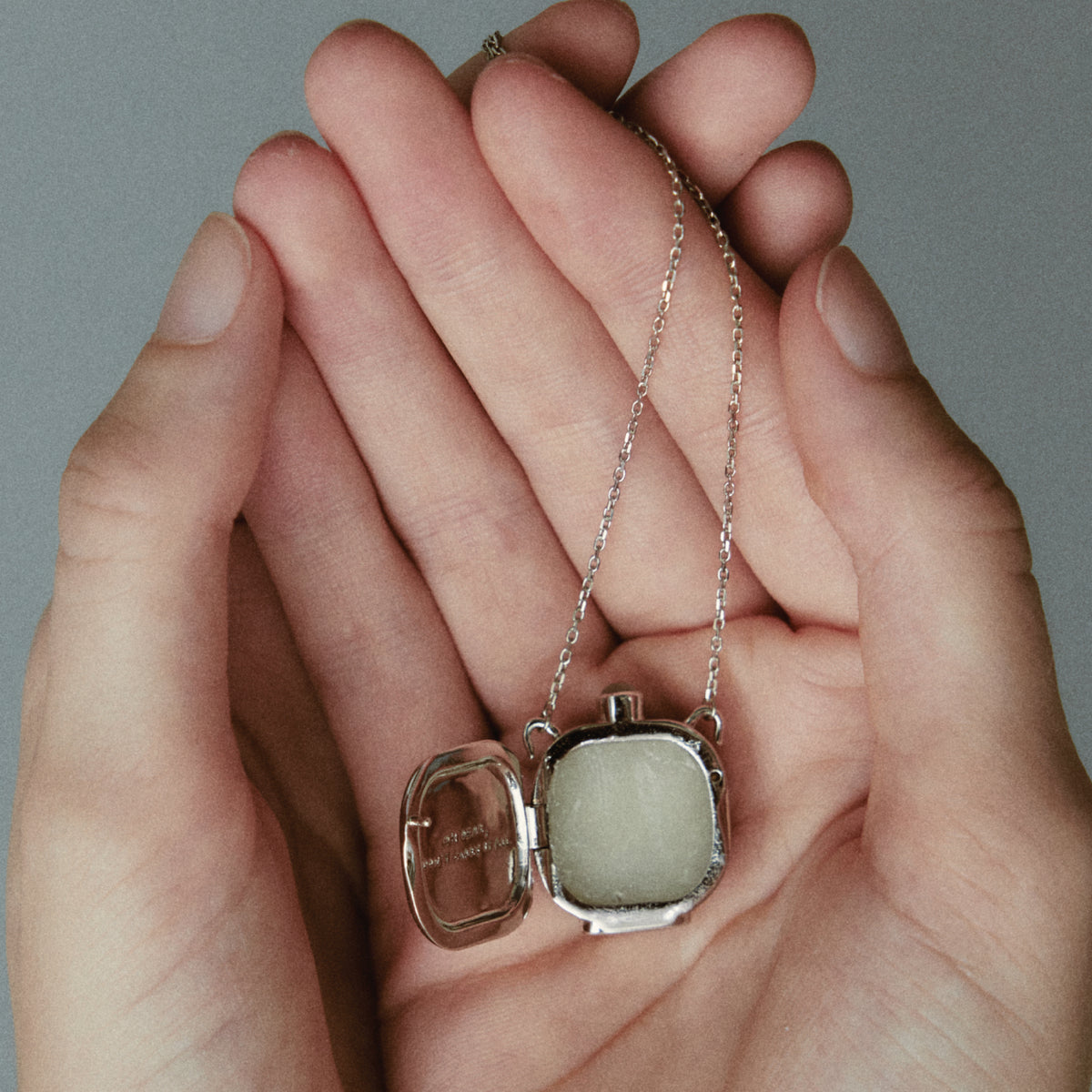UNTOXICLET - LOCKET PERFUME BALM NECKLACE